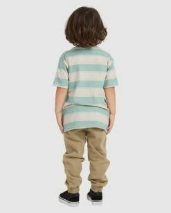 Hot Sale 💯 Billabong Boy's (2-7) Groms Hector Short Sleeve T-Shirt CHINO ❤️ -boys Sales Store ubtkt00101 billabongw chi bck1 1